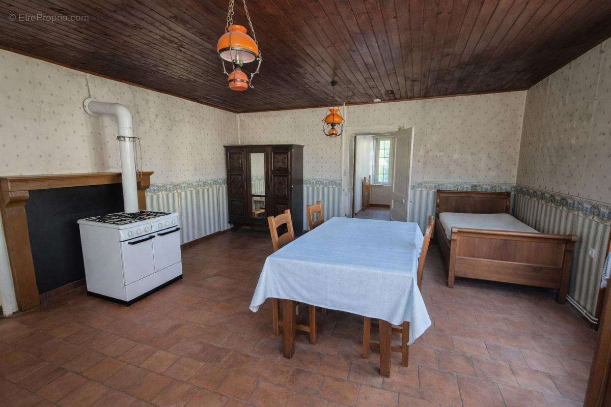 Maison à SAINT-GEORGES-DU-BOIS