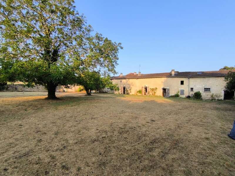 Dpt Charente (16), EBREON à vendre un ensemble de deux maisons - photo 3