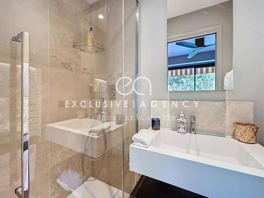 Appartement à VALLAURIS