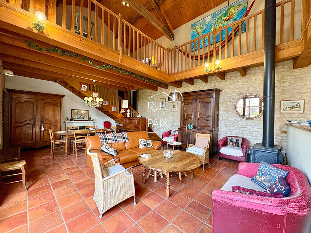 Maison à VENDEUVRE-DU-POITOU