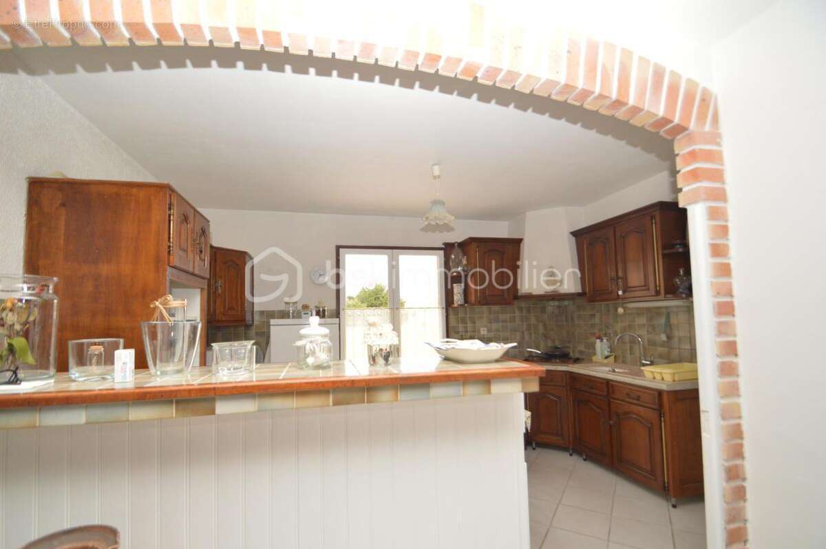 Maison à SAINT-LAURENT-DE-LA-SALANQUE