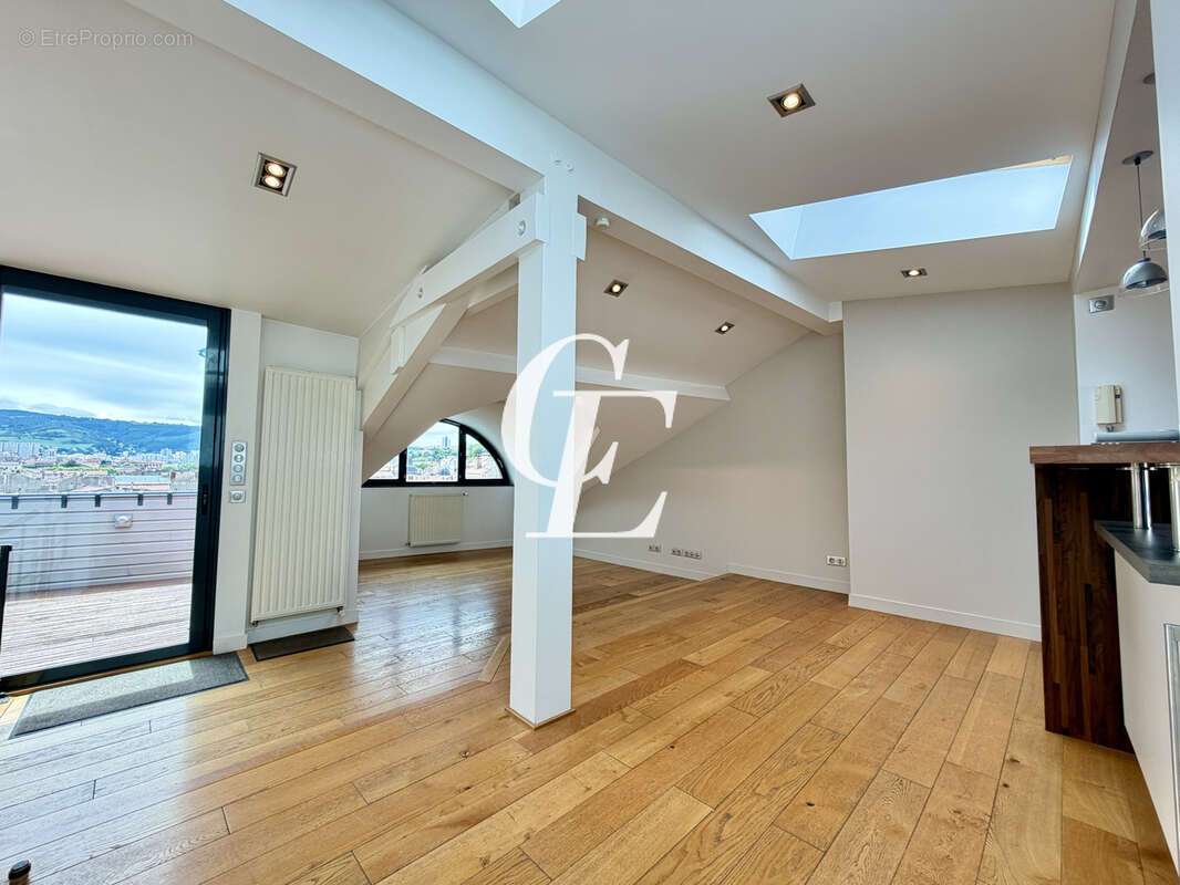 Appartement à SAINT-ETIENNE