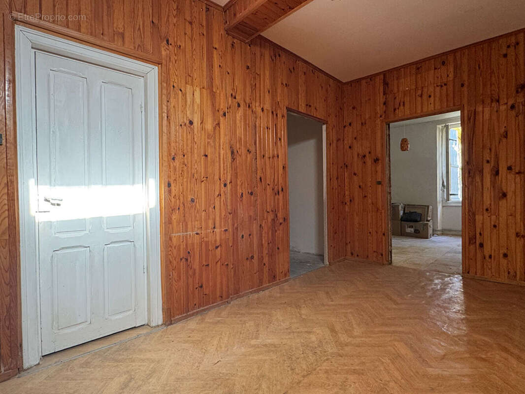 Maison à JAU-DIGNAC-ET-LOIRAC