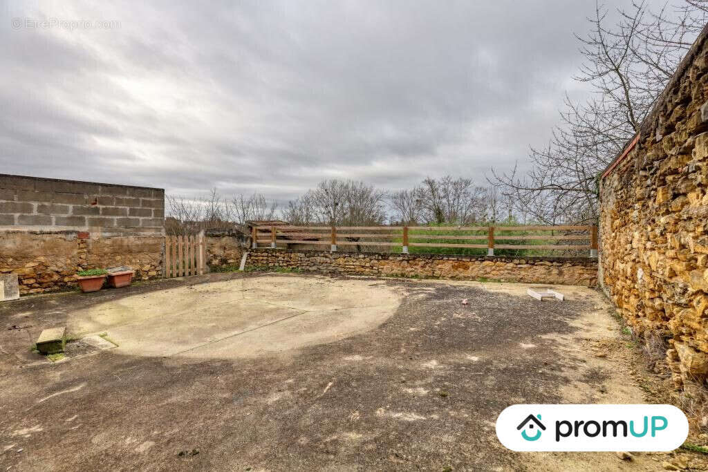 Maison à AINAY-LE-CHATEAU