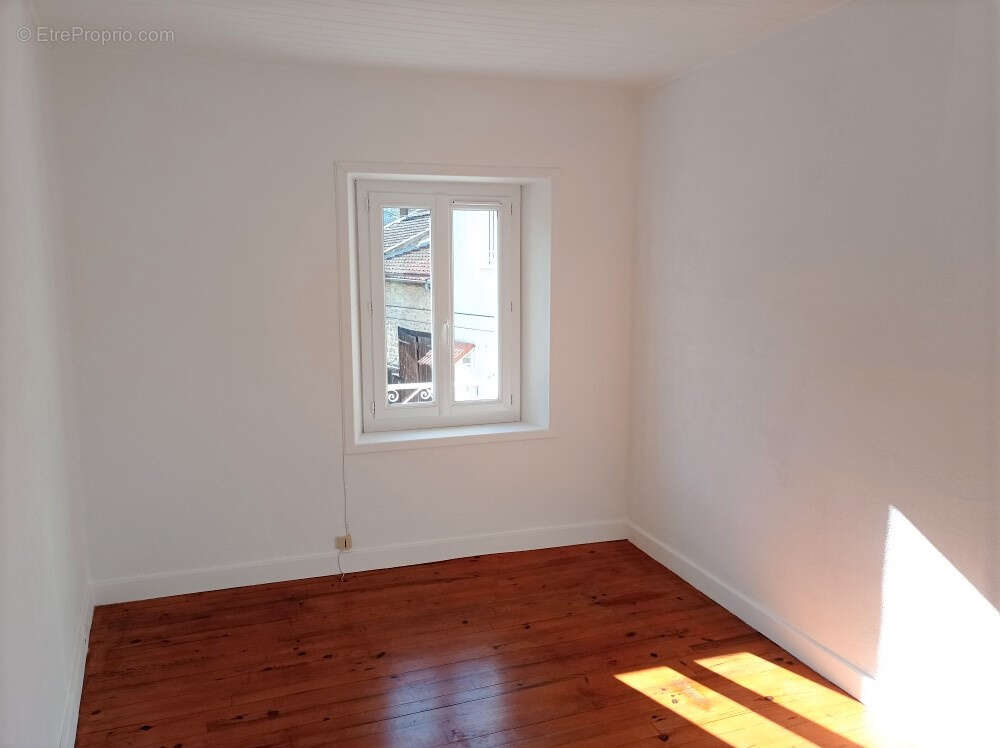 Maison à LA MONNERIE-LE-MONTEL