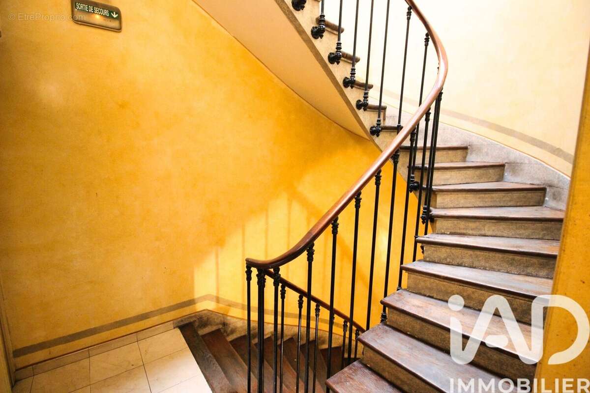 Photo 3 - Appartement à PARIS-8E