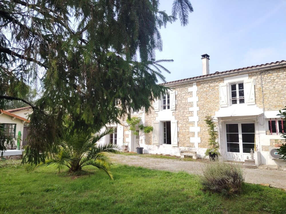 Maison à SAINT-SAVINIEN