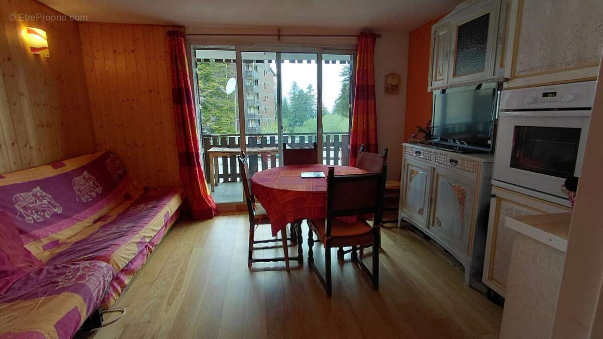 Pièce à vivre - Appartement à SELONNET