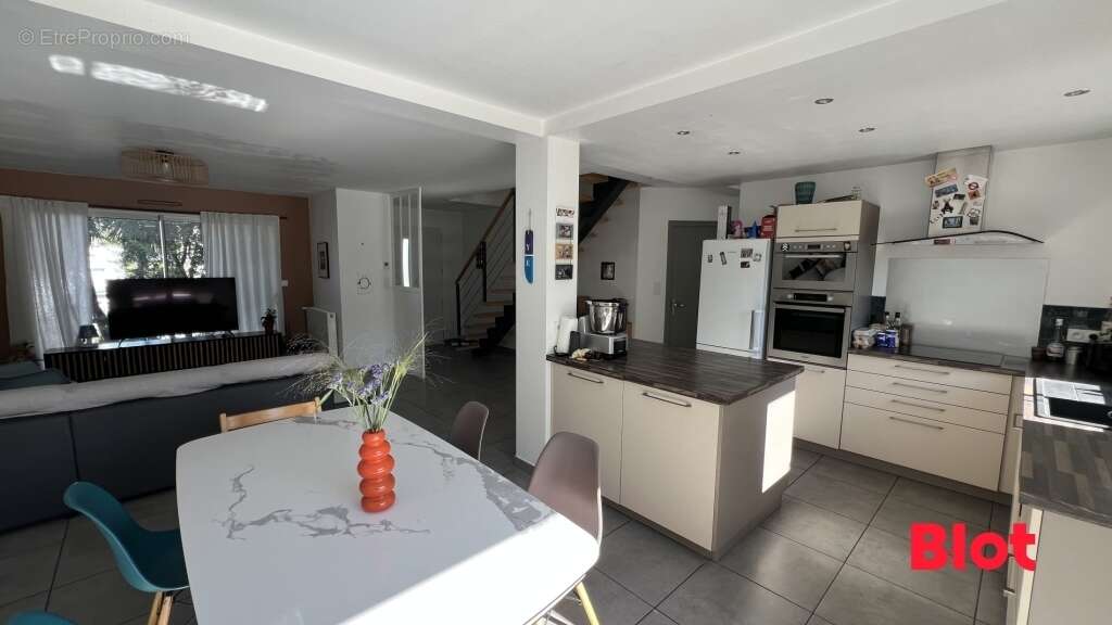 Maison 124 m² à Liffre  - photo 2