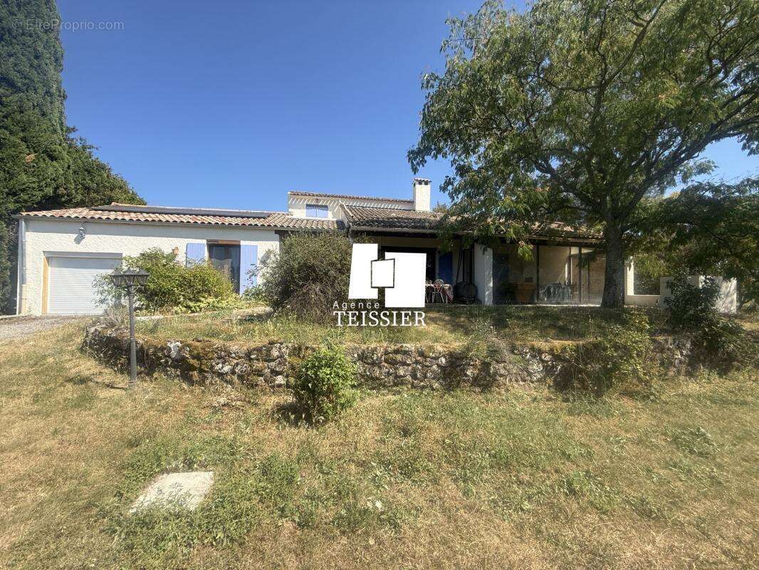 Sud Ardèche : 07260 Rosieres, Villa avec piscine sur 6800 m² - photo 2