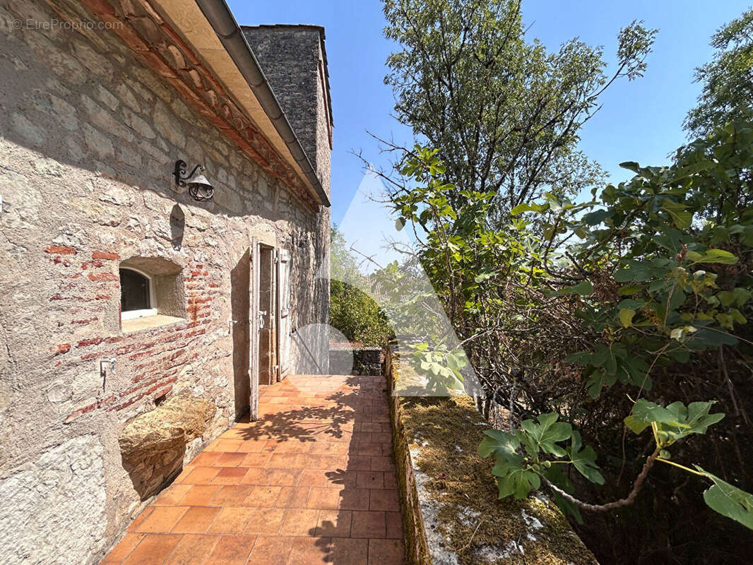 Maison à LAMAGDELAINE