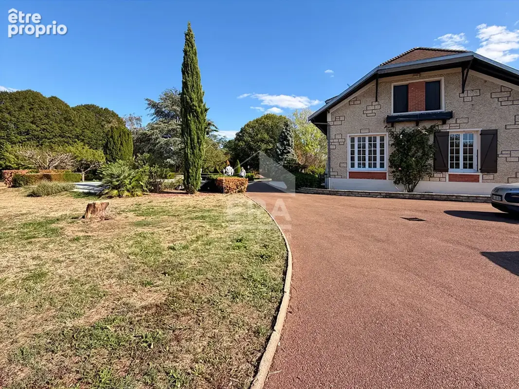 Maison 8 pièces 190 m², charme de l'ancien avec piscine - photo 2