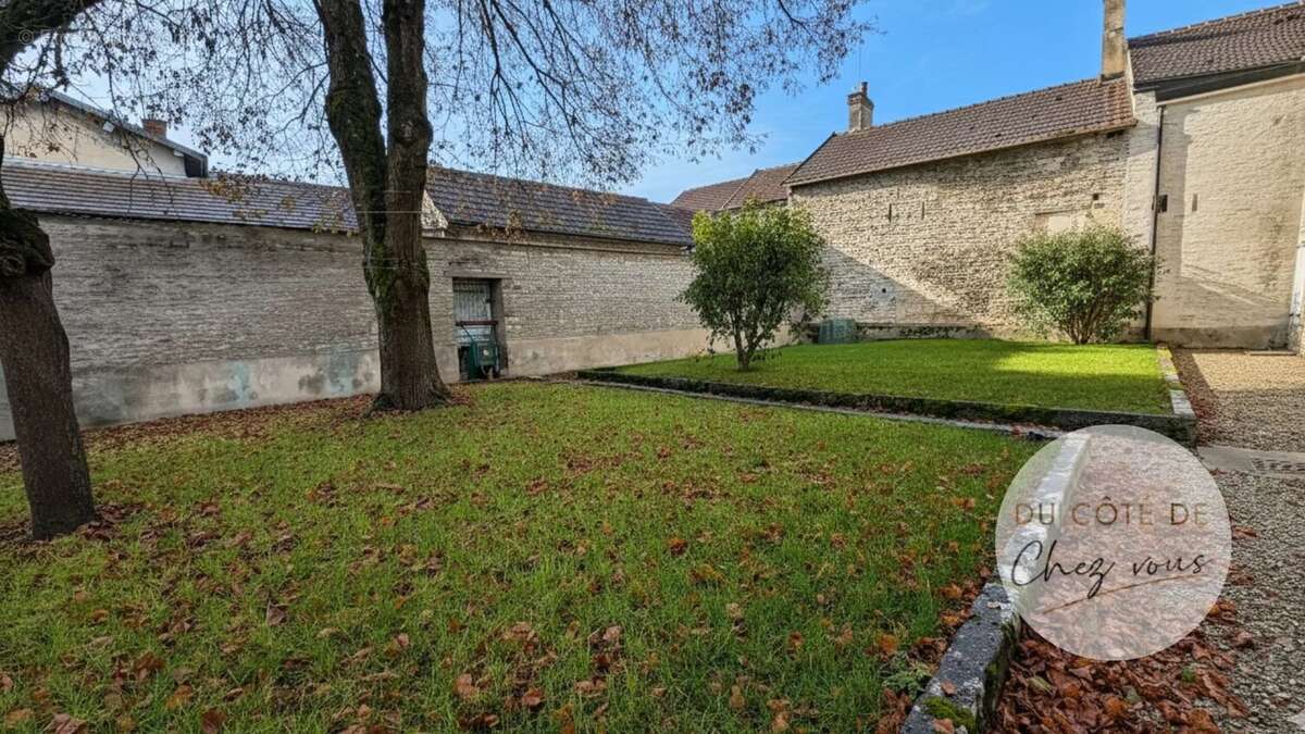 Appartement à MUSSY-SUR-SEINE