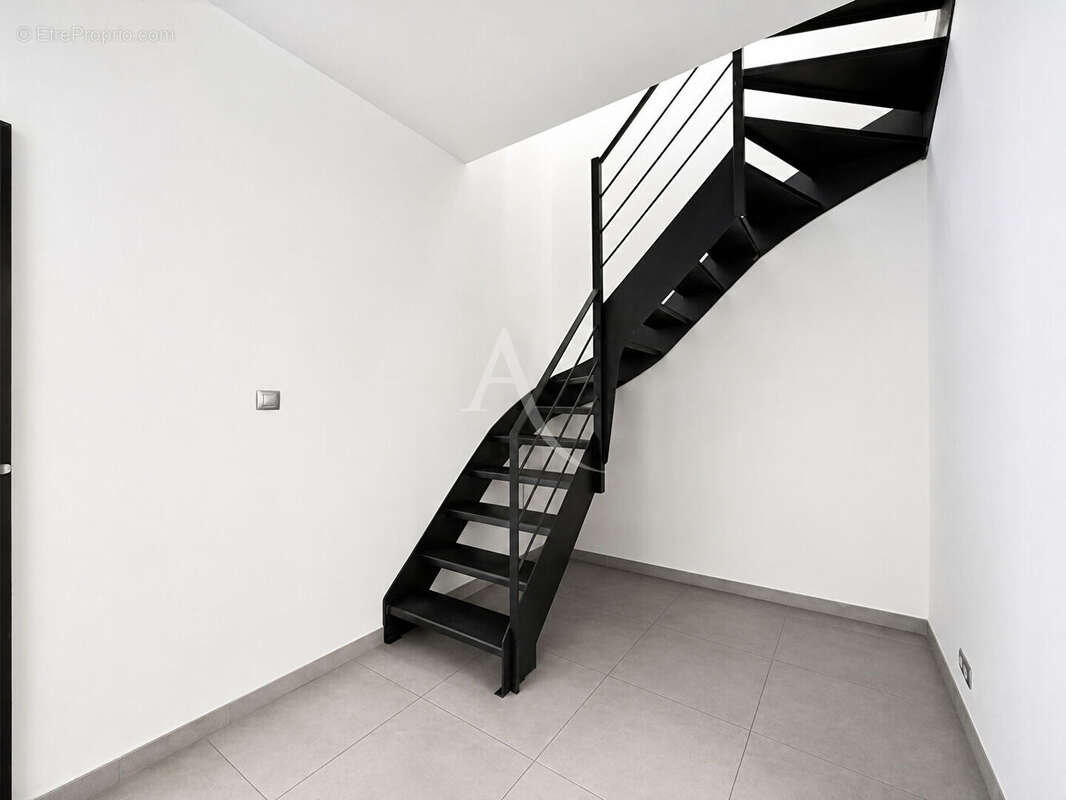 Maison familiale avec piscine, dépendance et stationnement ? Marseille 11e - photo 11