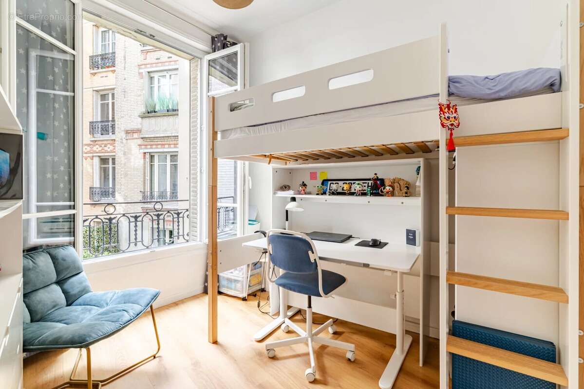 Appartement à PARIS-17E