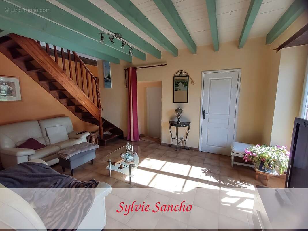 Maison à VICQ-EXEMPLET