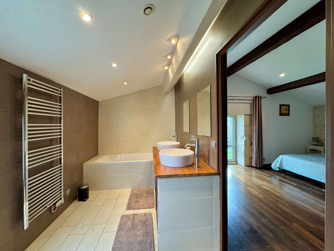 Maison à FARGUES-SAINT-HILAIRE