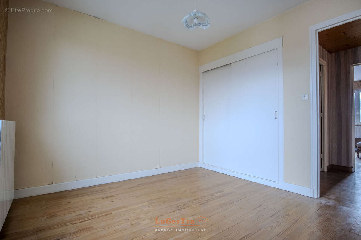 Maison à NEUFCHATEAU