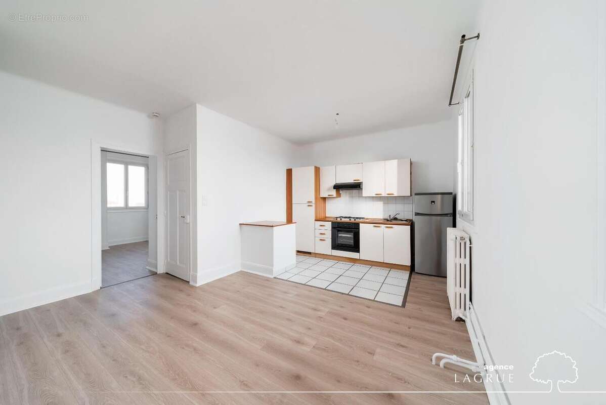   - Appartement à NEUVY