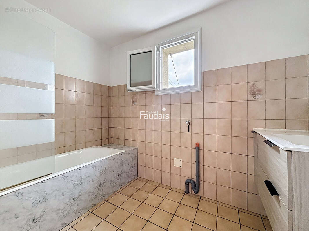 Maison 84 m² à Saint-Amand  - photo 7