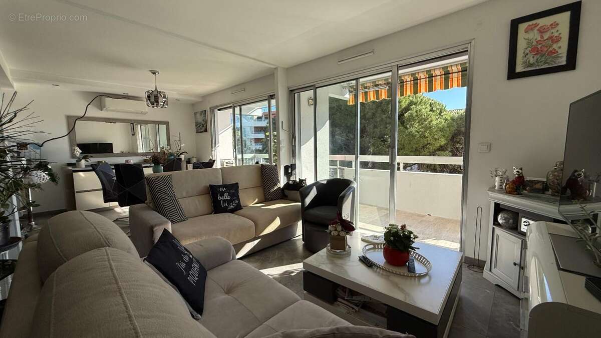 Appartement à vendre 2, 3 pièces FREJUS PLAGE (83) - photo 3