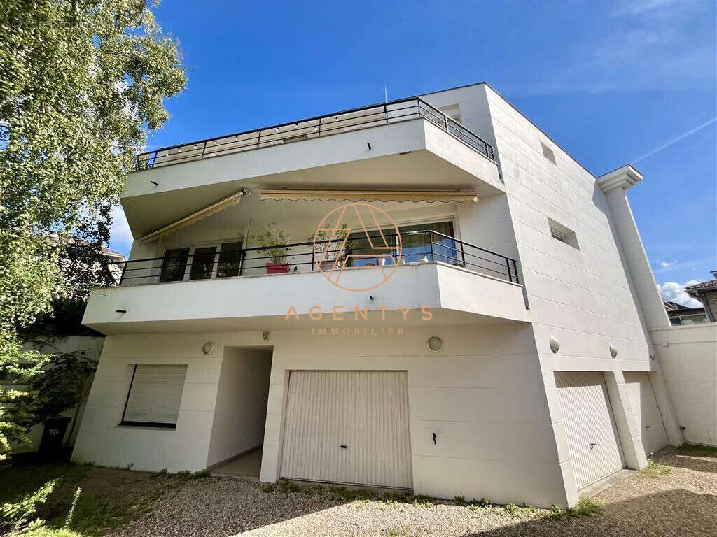 Appartement à SAINT-MAUR-DES-FOSSES