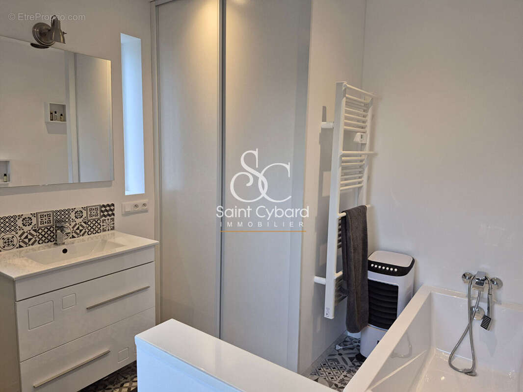 Maison à RUELLE-SUR-TOUVRE