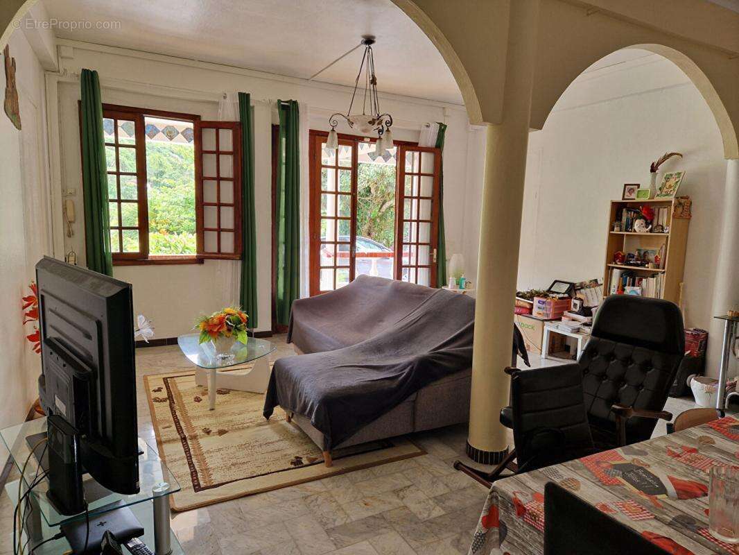 Appartement  4 pièce(s) 117 m2 , 3  chambres, rez-de-chaussée, grande terrasse, Gourbeyre - photo 3