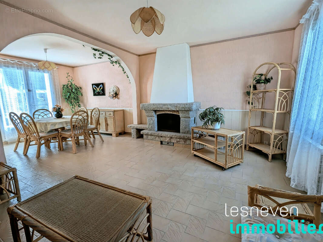 Maison à PLOUNEOUR-TREZ