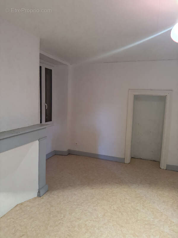 Maison à LA CHAPELLE-AUBAREIL