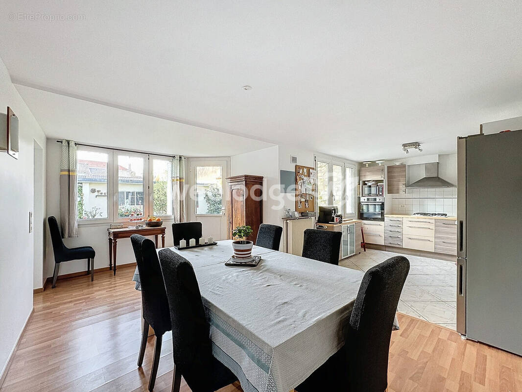 Maison à MAURECOURT