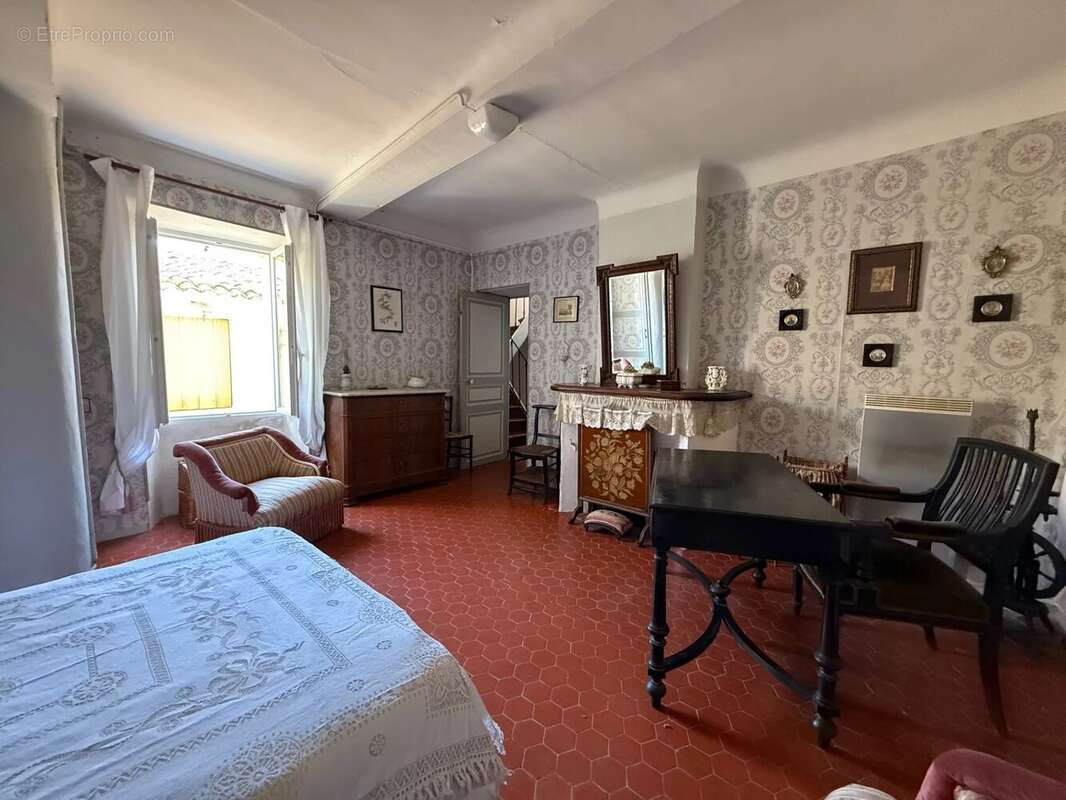 Maison à SAINTE-ANASTASIE-SUR-ISSOLE