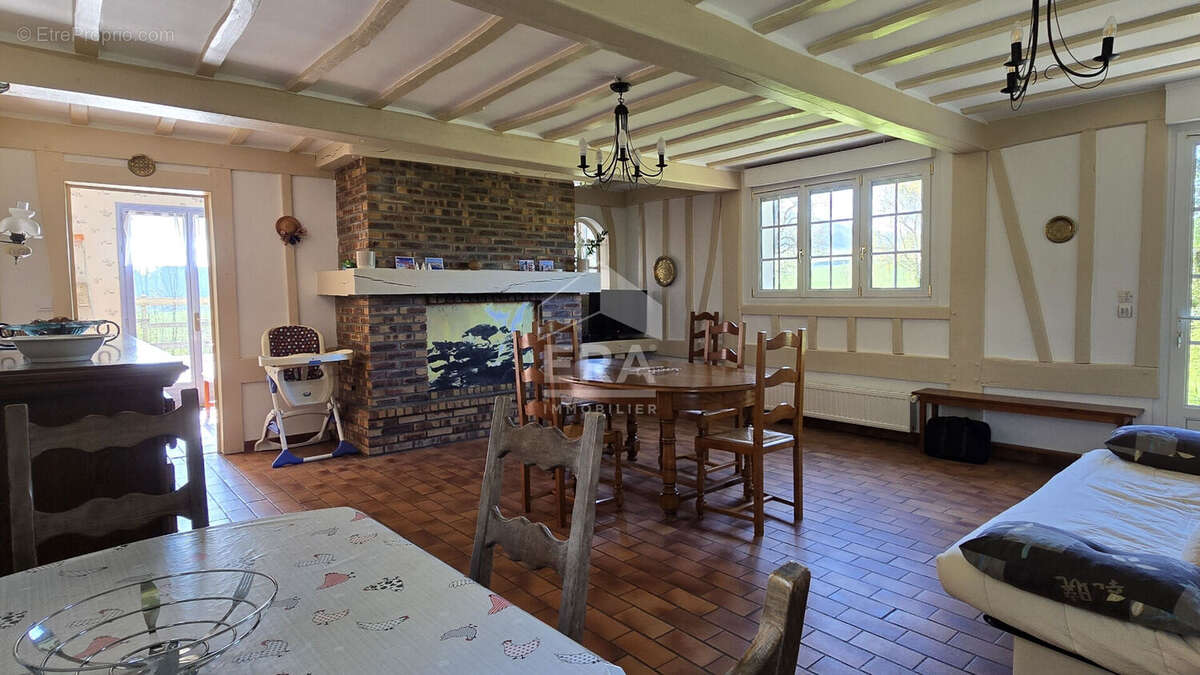 Maison à BELLENGREVILLE