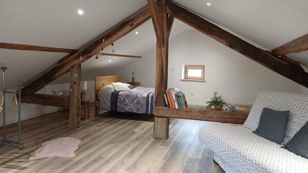 Ferme de caractére avec gîte entierement rénovés et étang de 4 hectares - photo 15