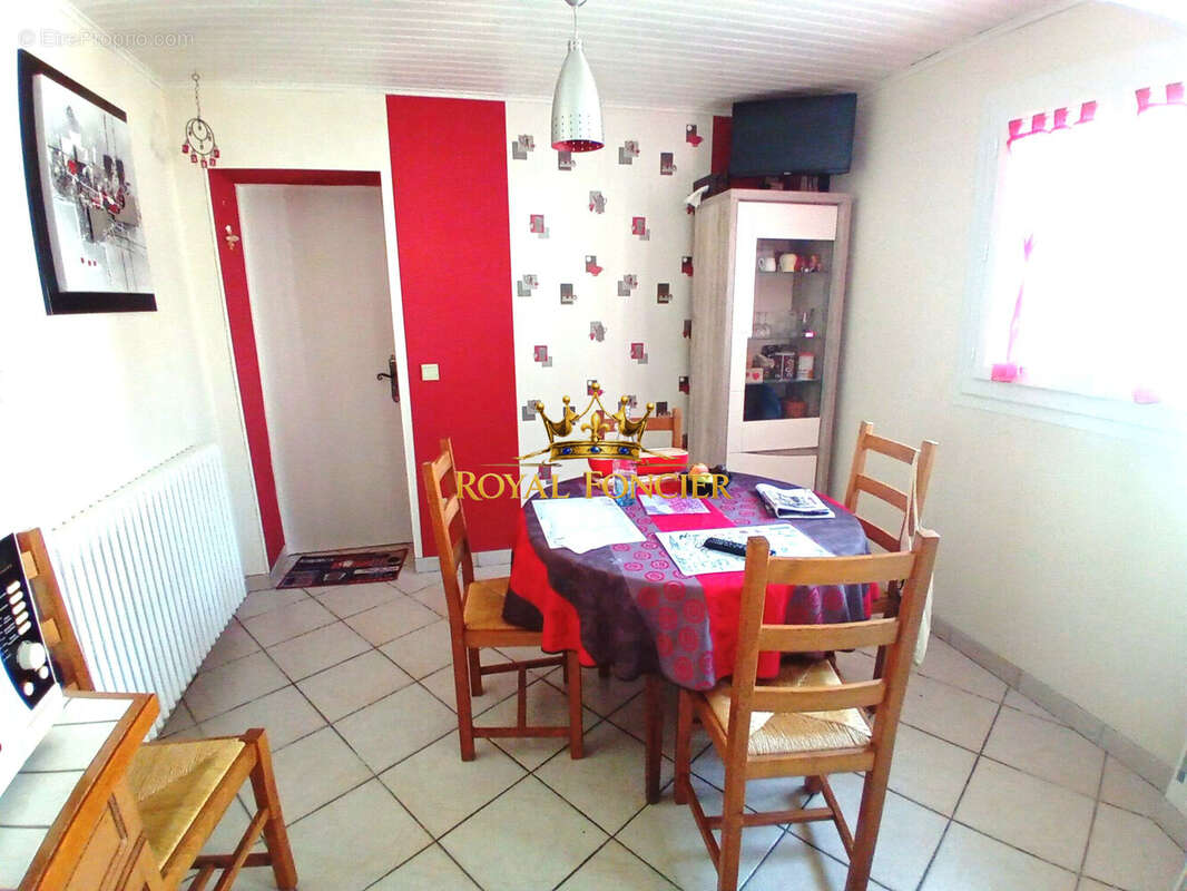 Maison 195 m² à Buxeuil  - photo 8