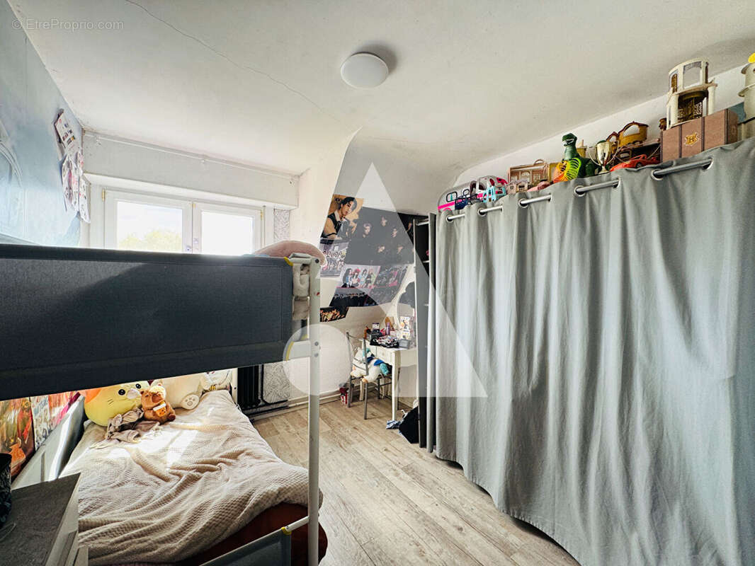 Maison à QUIEVRECHAIN