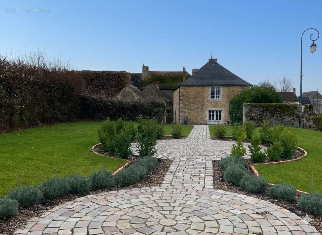 Maison à SABLE-SUR-SARTHE