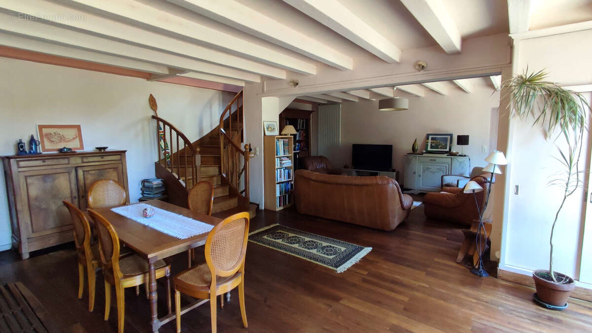 Charentaise de 220 m2, 5 chambres, dépendance, possibilité de gîte ou espace pro   Port-d'Envaux - photo 4