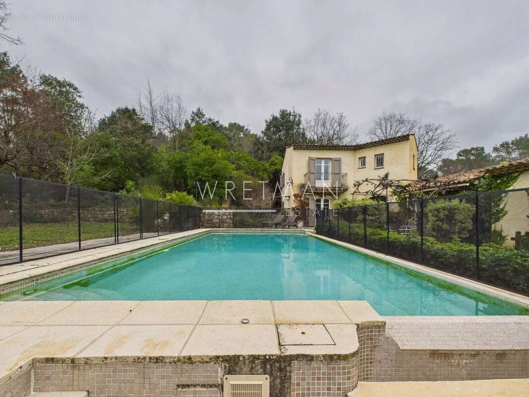 Maison à ROQUEFORT-LES-PINS