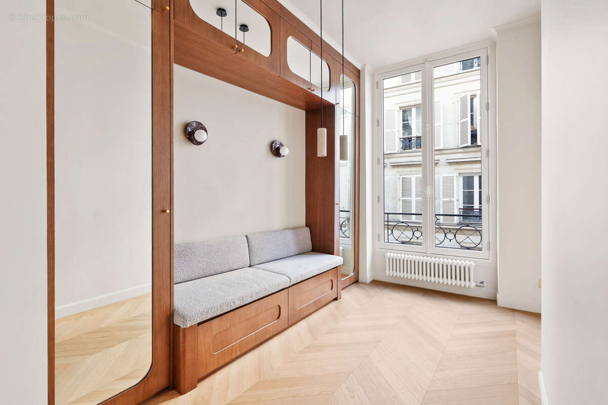 Appartement à PARIS-1E