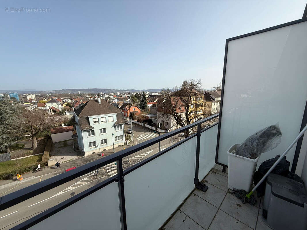 À vendre   F3 au dernier étage avec deux balcons   Saint-Louis, secteur central - photo 12