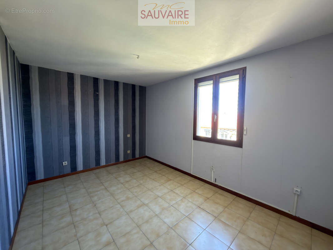 Maison à SAINT-LAURENT-DE-LA-SALANQUE