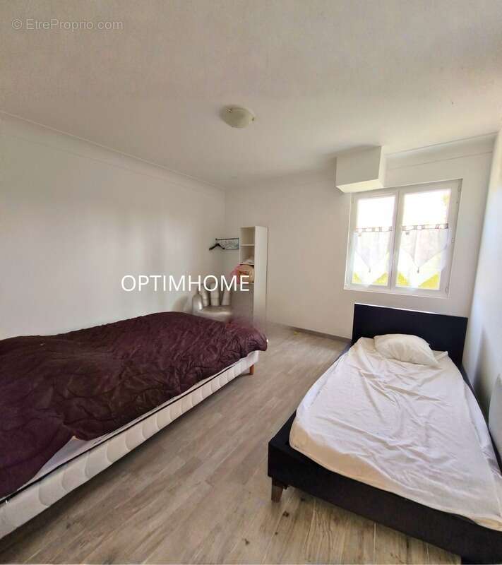 Maison à SAINT-LAURENT-DE-LA-PREE