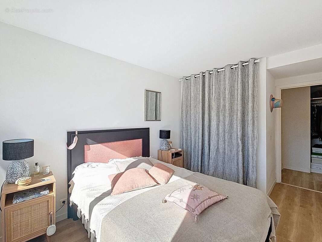 Appartement à SAINT-LAURENT-DU-VAR