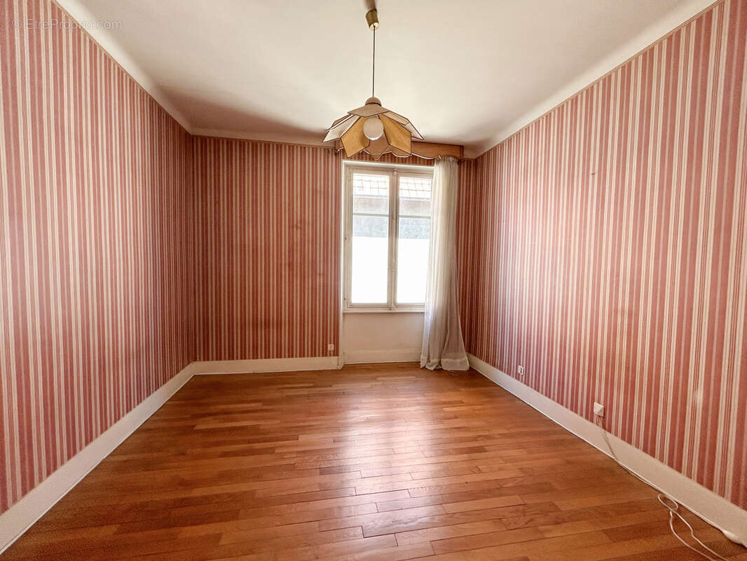 Maison des années 50 de 136 m2 - Montluçon - photo 11