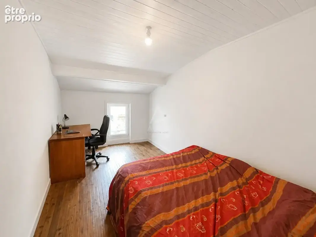 Maison en village - Saint-Georges-de-Montaigu - photo 11