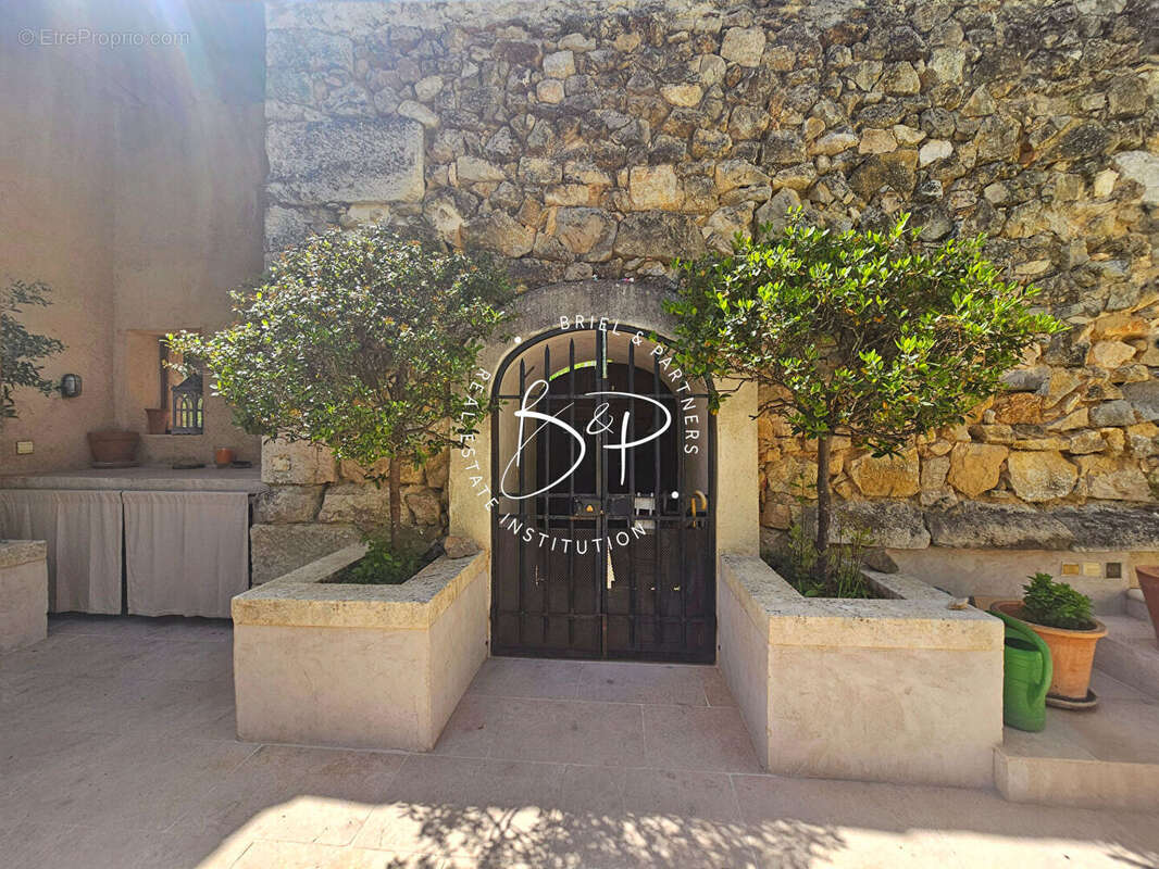 Maison à ENTRECASTEAUX