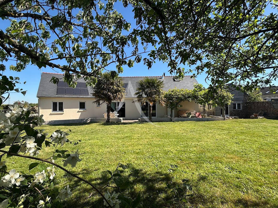 Maison à SAINT-LAMBERT-DU-LATTAY