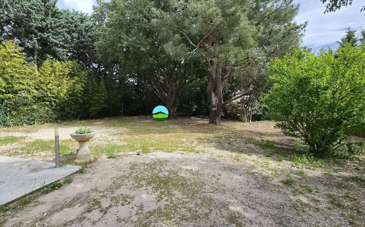 Maison à Lagnes sur environ 840m²  de terrain - photo 2