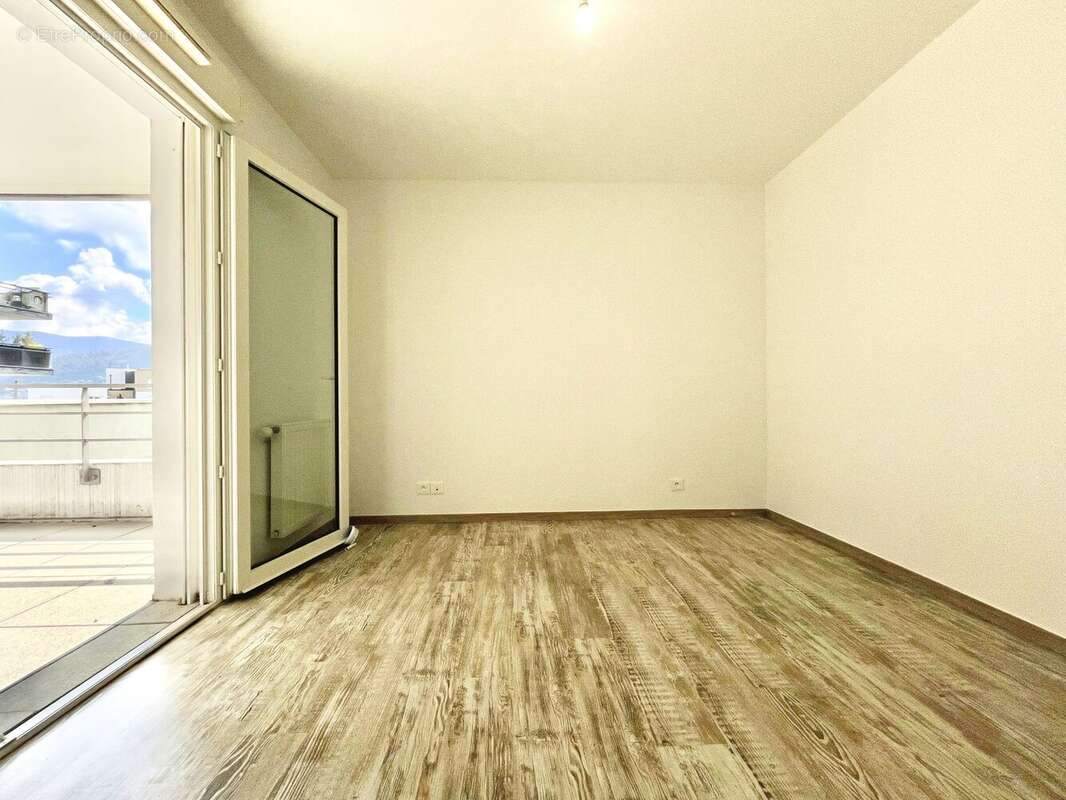 Appartement 63 m² à Quintal  - photo 5